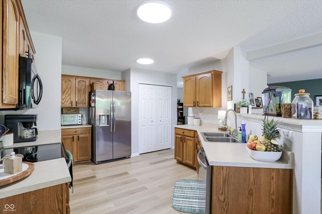 1304 Ellington Drive, Shelbyville, IN 46176