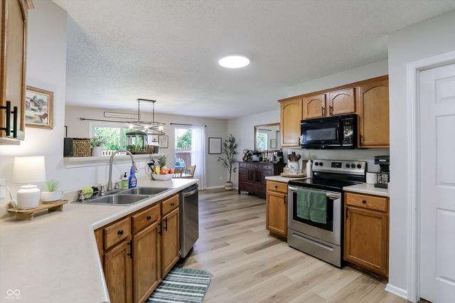 1304 Ellington Drive, Shelbyville, IN 46176