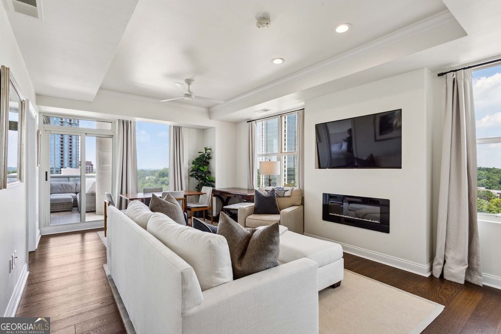 2881 Peachtree Road NE 1005, Atlanta, GA 30305