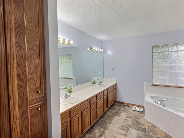 203 W Sandhill, Derby, KS 67037
