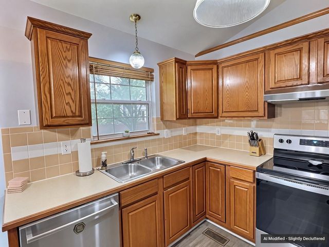 203 W Sandhill, Derby, KS 67037