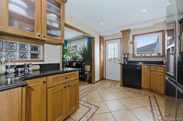 3 Archer Street, Freeport, NY 11520