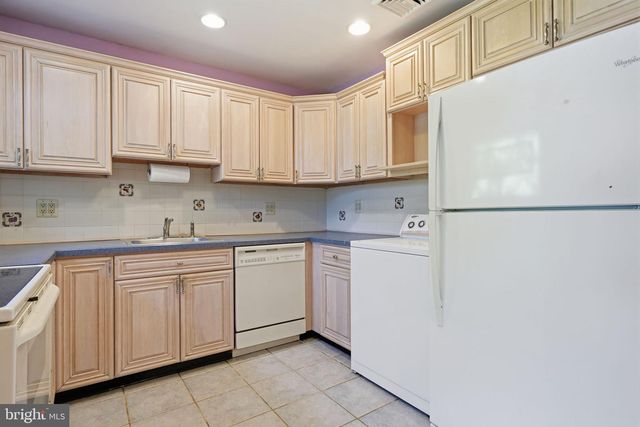 37 TRELLIS RD, Levittown, PA 19056