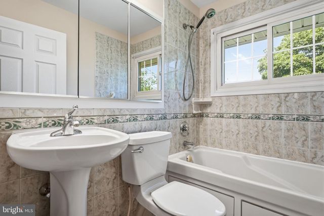 37 TRELLIS RD, Levittown, PA 19056