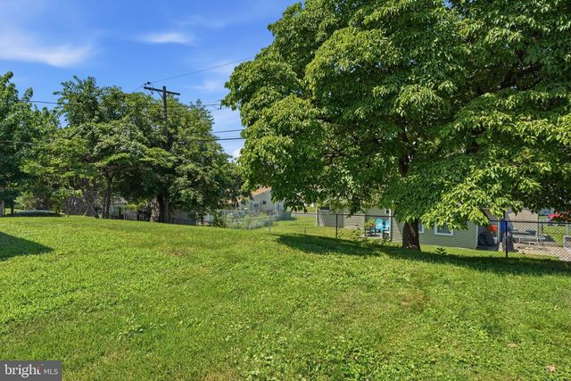 37 TRELLIS RD, Levittown, PA 19056