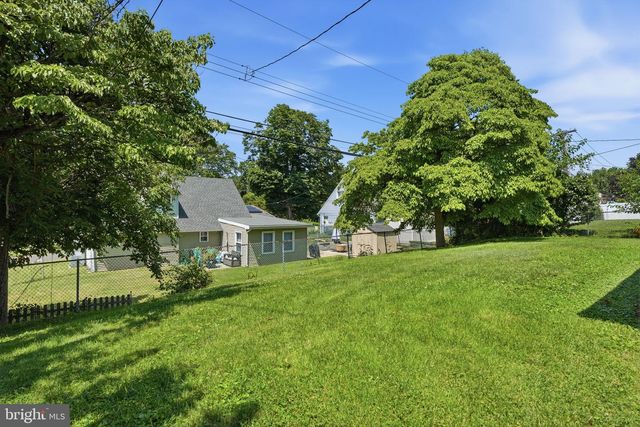 37 TRELLIS RD, Levittown, PA 19056