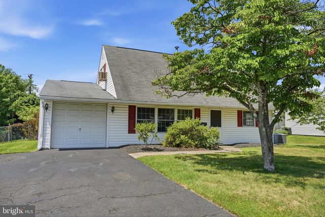 37 TRELLIS RD, Levittown, PA 19056