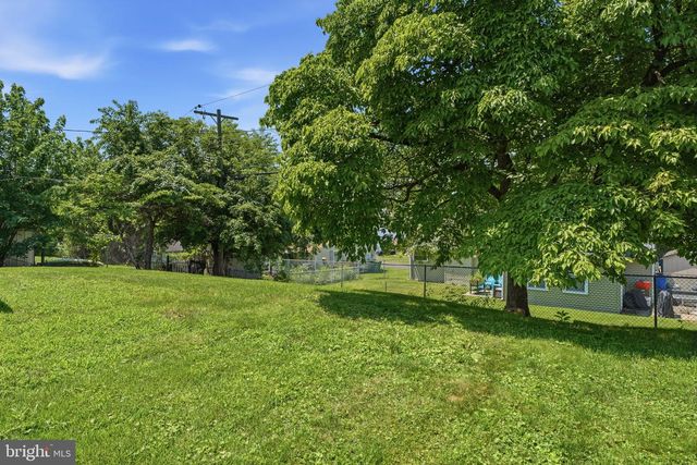 37 TRELLIS RD, Levittown, PA 19056