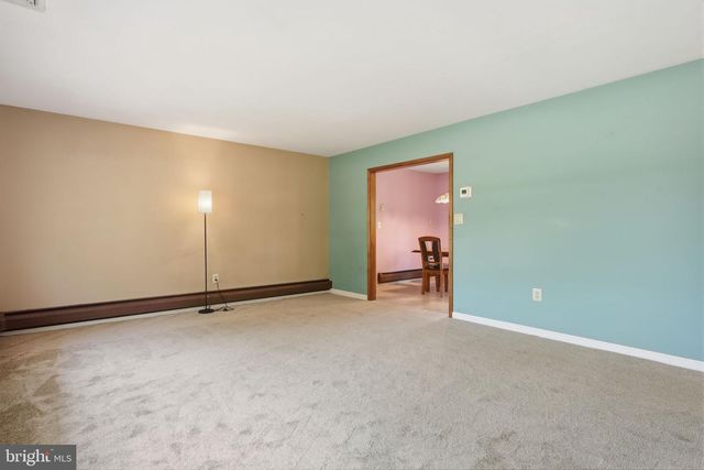 37 TRELLIS RD, Levittown, PA 19056