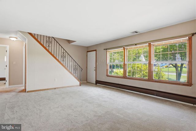 37 TRELLIS RD, Levittown, PA 19056