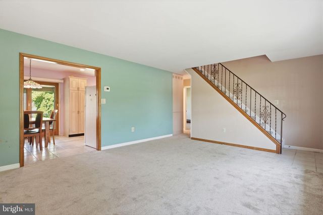 37 TRELLIS RD, Levittown, PA 19056