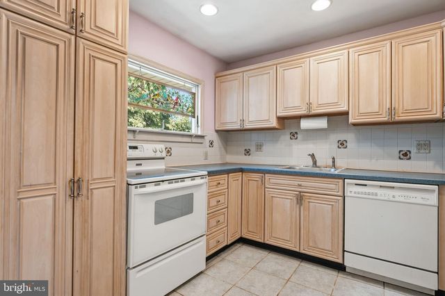 37 TRELLIS RD, Levittown, PA 19056