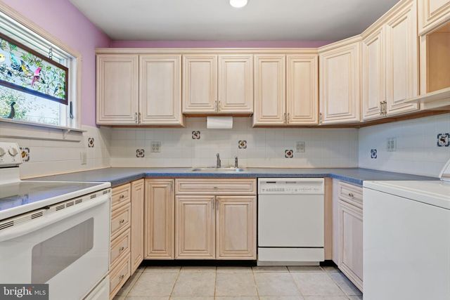 37 TRELLIS RD, Levittown, PA 19056