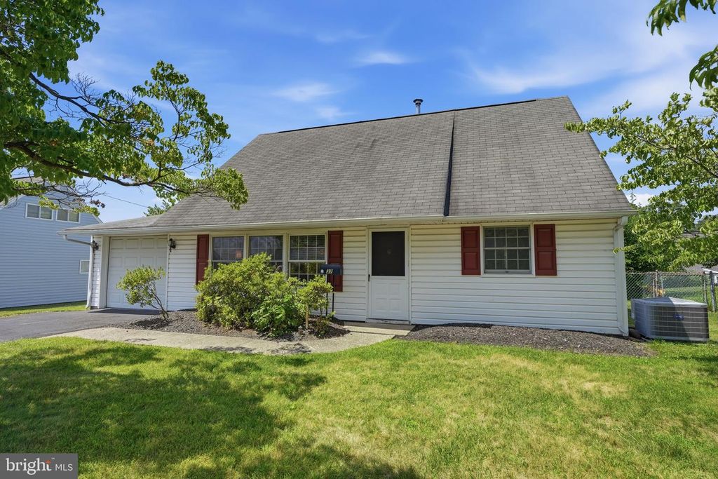 37 TRELLIS RD, Levittown, PA 19056
