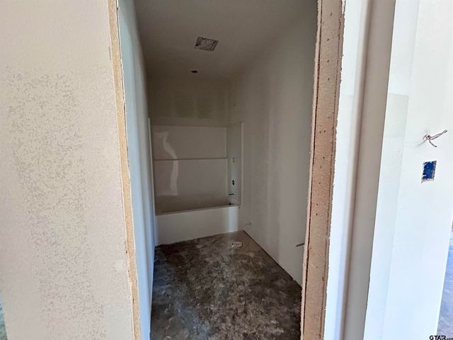 201 E Fleming, Longview, TX 75604