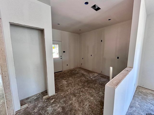 201 E Fleming, Longview, TX 75604