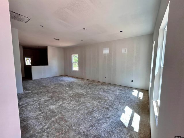 201 E Fleming, Longview, TX 75604