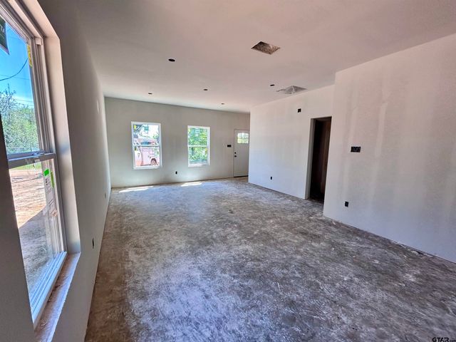 201 E Fleming, Longview, TX 75604