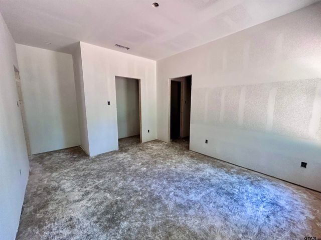 201 E Fleming, Longview, TX 75604
