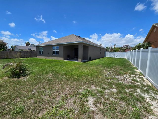 2101 SE Floresta Drive, Port St. Lucie, FL 34984