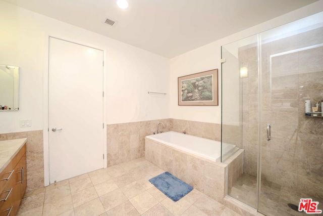 3223 W 6th Street 906, Los Angeles, CA 90020