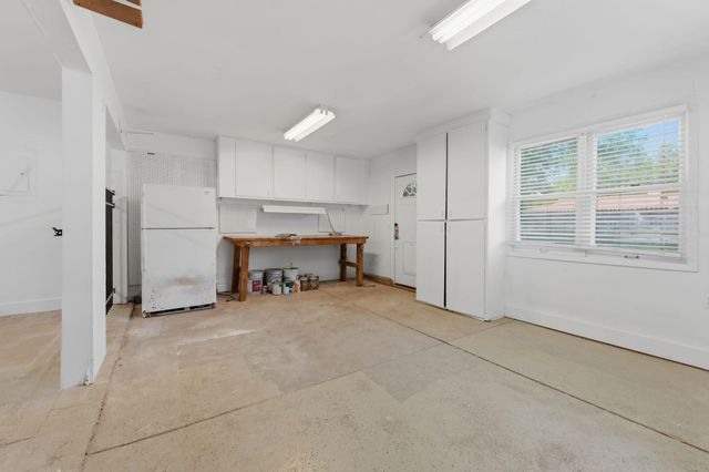 633 N Mission Rd, Wichita, KS 67206