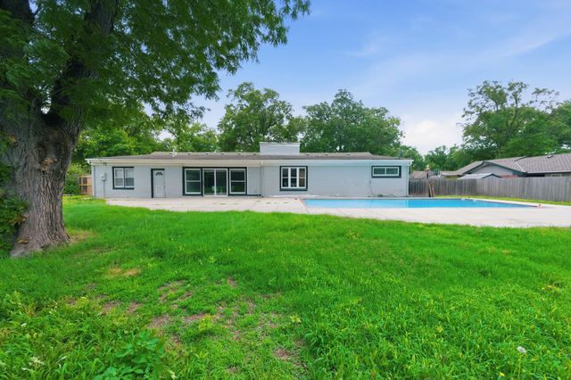 633 N Mission Rd, Wichita, KS 67206