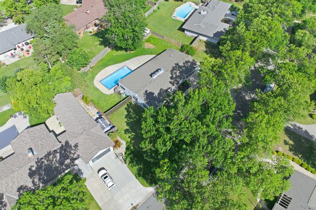 633 N Mission Rd, Wichita, KS 67206