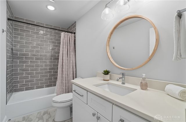 3847 Drake Avenue, Cincinnati, OH 45209