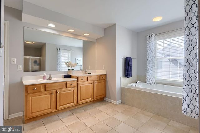 328 COBBLERS CT, Lititz, PA 17543