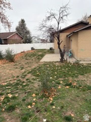 1012 E BELL DR, Sandy, UT 84094