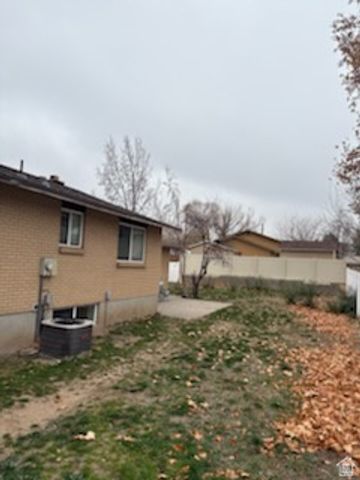 1012 E BELL DR, Sandy, UT 84094