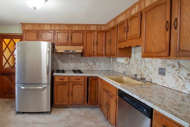 17 Mcbride St, Springfield, MA 01104