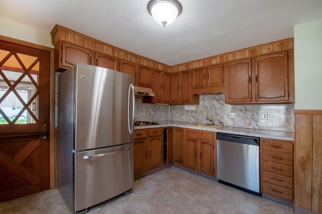 17 Mcbride St, Springfield, MA 01104