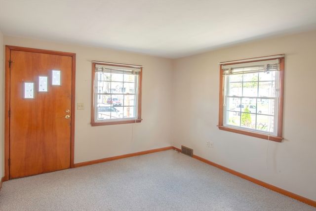 17 Mcbride St, Springfield, MA 01104