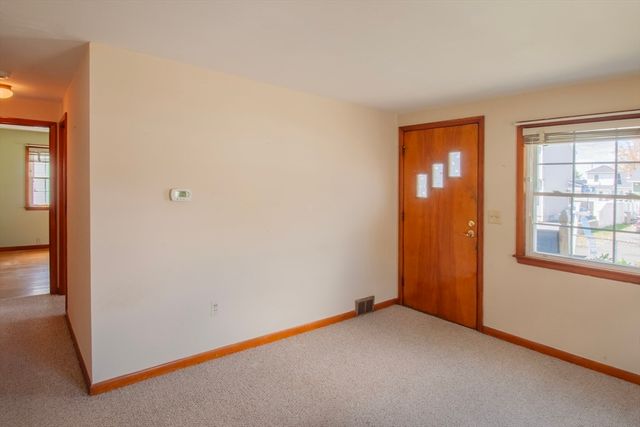 17 Mcbride St, Springfield, MA 01104
