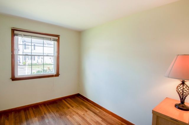 17 Mcbride St, Springfield, MA 01104
