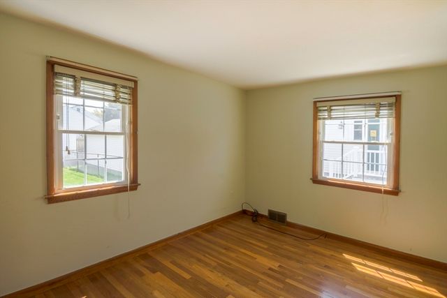 17 Mcbride St, Springfield, MA 01104