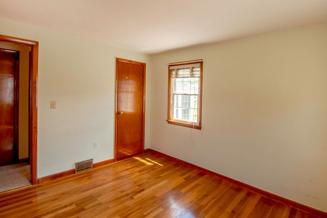 17 Mcbride St, Springfield, MA 01104
