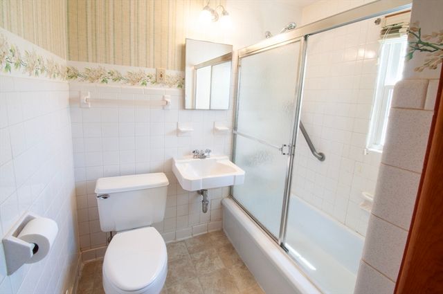 17 Mcbride St, Springfield, MA 01104