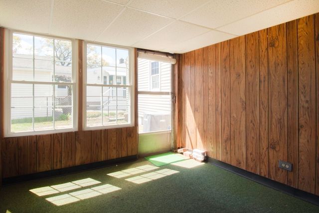 17 Mcbride St, Springfield, MA 01104