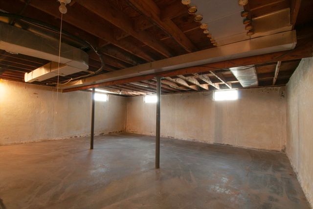 17 Mcbride St, Springfield, MA 01104