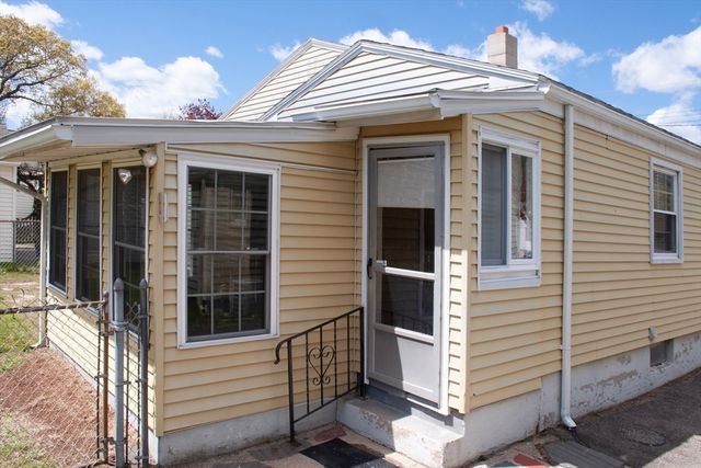 17 Mcbride St, Springfield, MA 01104