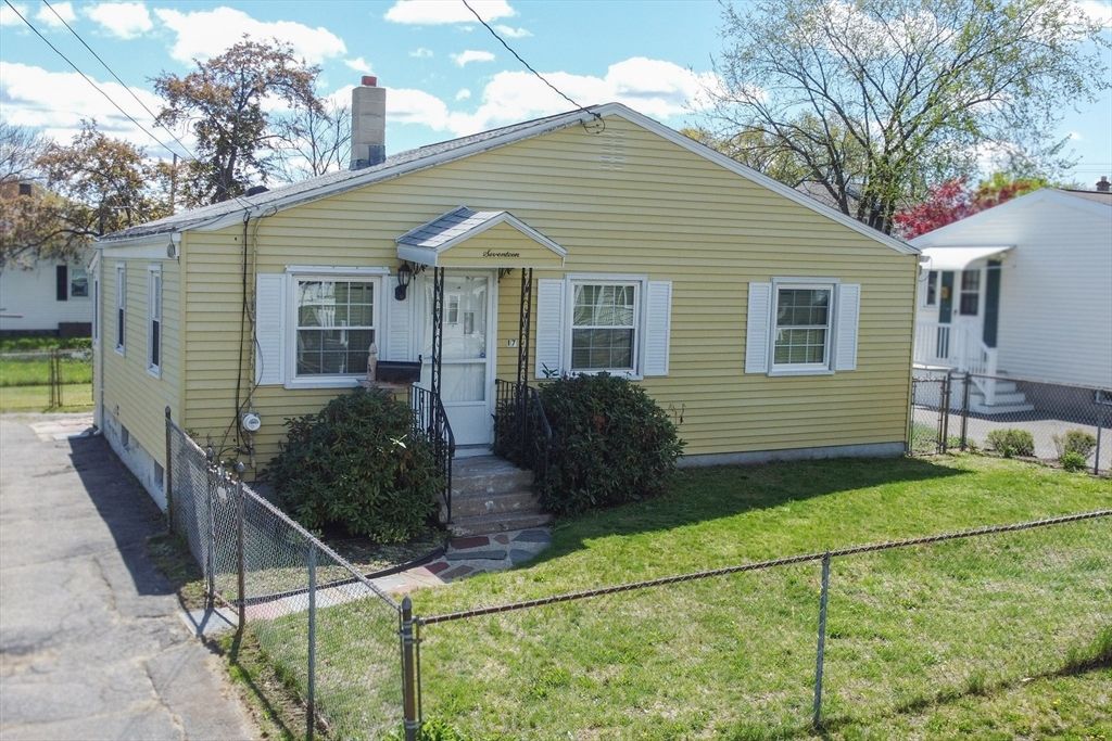 17 Mcbride St, Springfield, MA 01104