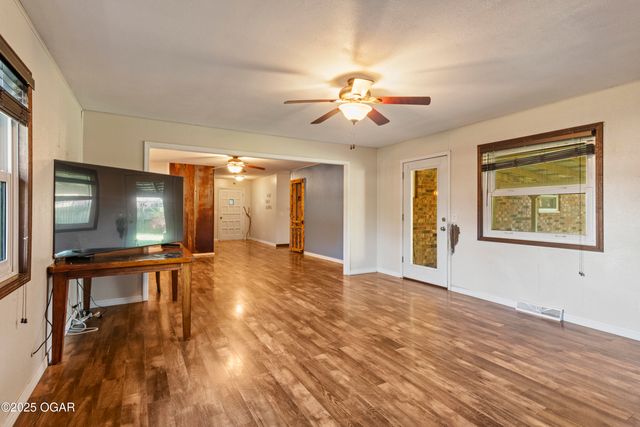 1307 S Washington Avenue, Aurora, MO 65605