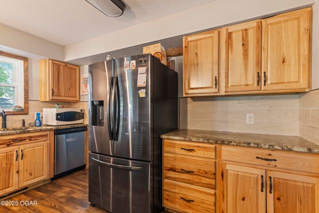 1307 S Washington Avenue, Aurora, MO 65605