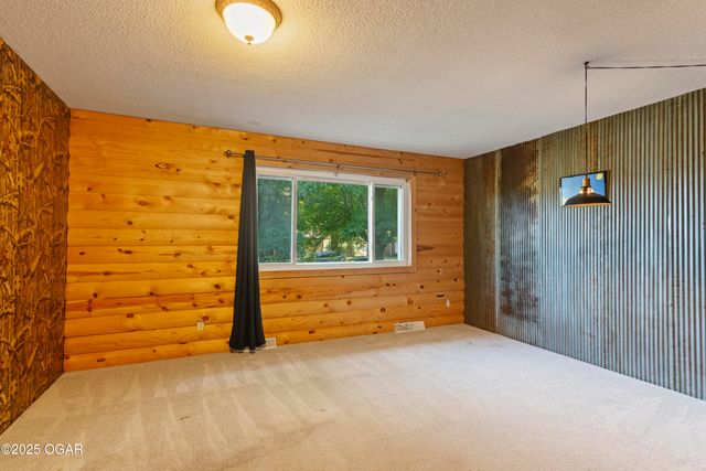 1307 S Washington Avenue, Aurora, MO 65605