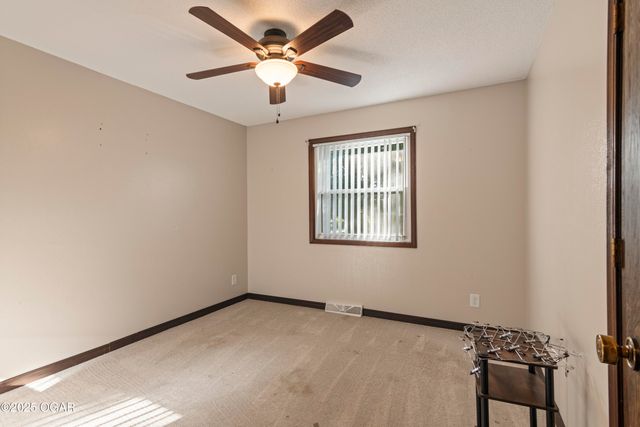 1307 S Washington Avenue, Aurora, MO 65605