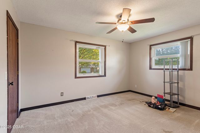 1307 S Washington Avenue, Aurora, MO 65605