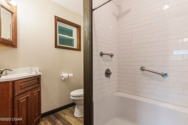 1307 S Washington Avenue, Aurora, MO 65605